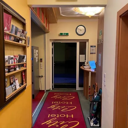 City Hotel Neunkirchen ホテル 3*