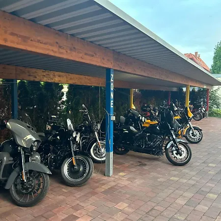 City Hotel Neunkirchen 3* ノインキルヒェン