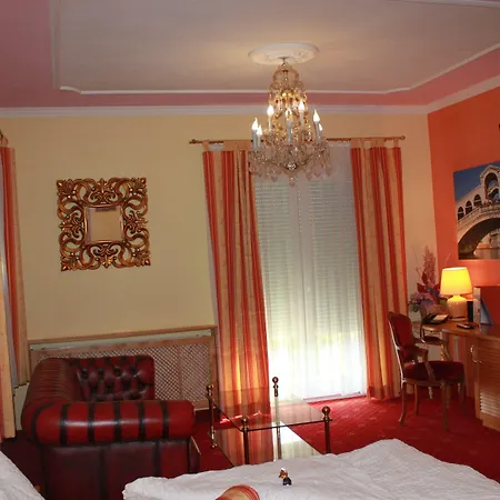 City Hotel Neunkirchen ホテル 3*