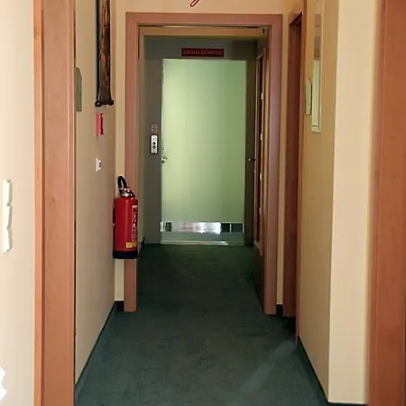 City Hotel Neunkirchen נוינקירכן