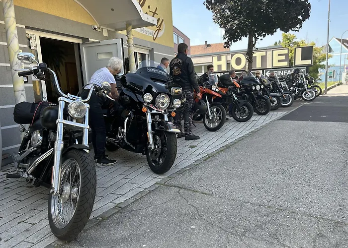 City Hotel Neunkirchen 3*